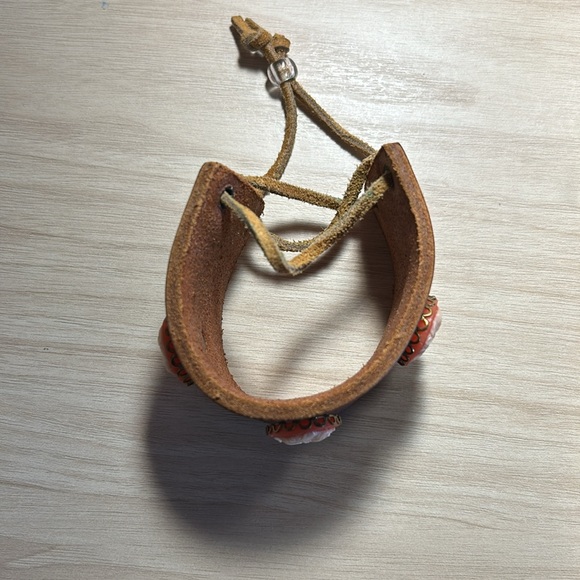Vintage leather cuff bracelet - Picture 2 of 5